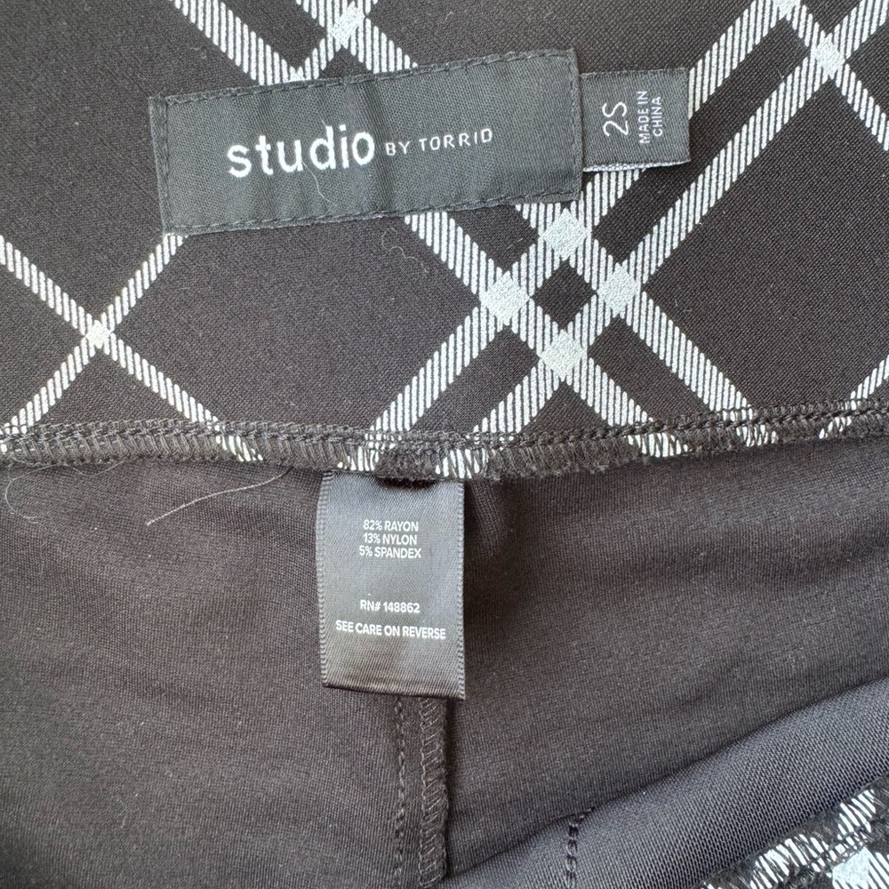 Torrid Women’s Pocket Pixie Flare Studio Luxe Pon… - image 7